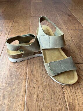 Women's Leather Wedge Sandal | Kakhi/Green | Size 41